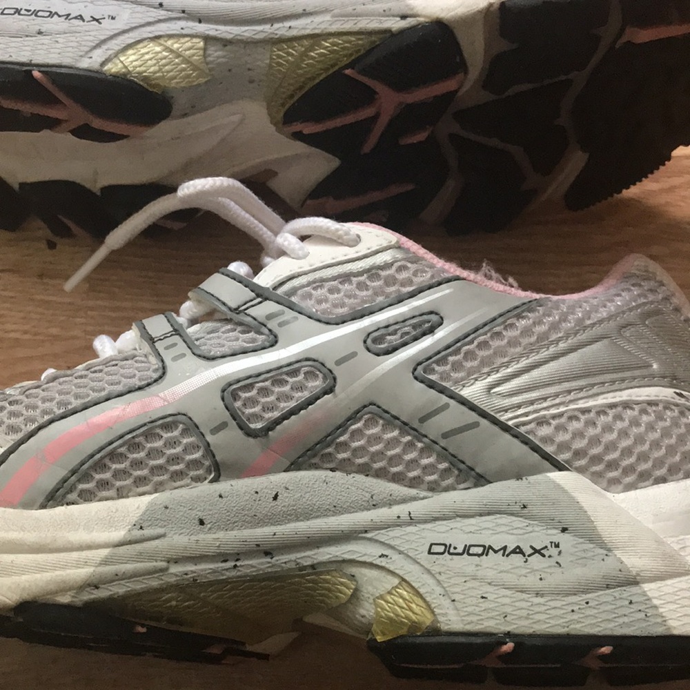 ASICS Running Shoes - Picture 4 of 5